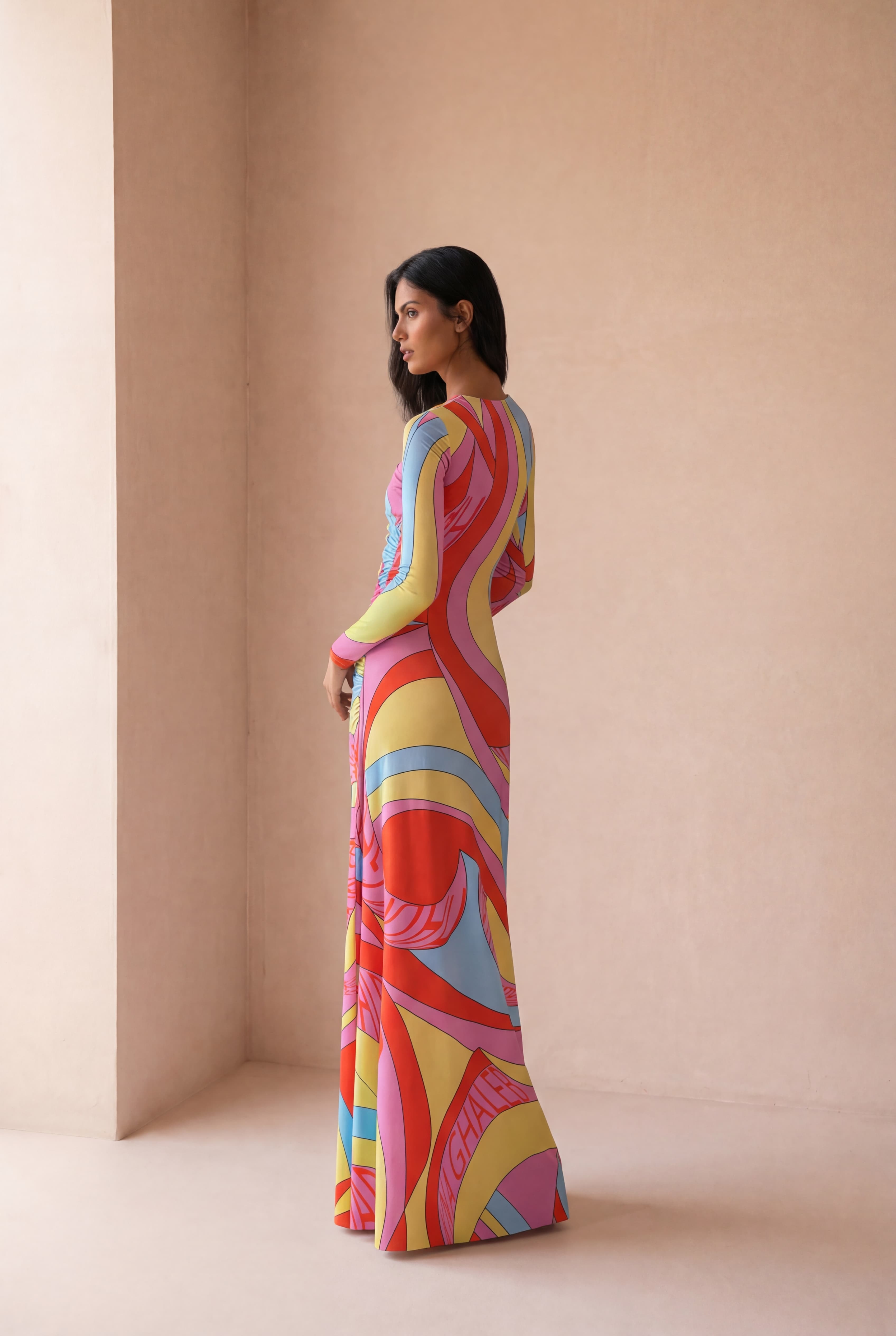 فستان الدوامات - اطلب مسبقًا قبل 15 يومًا