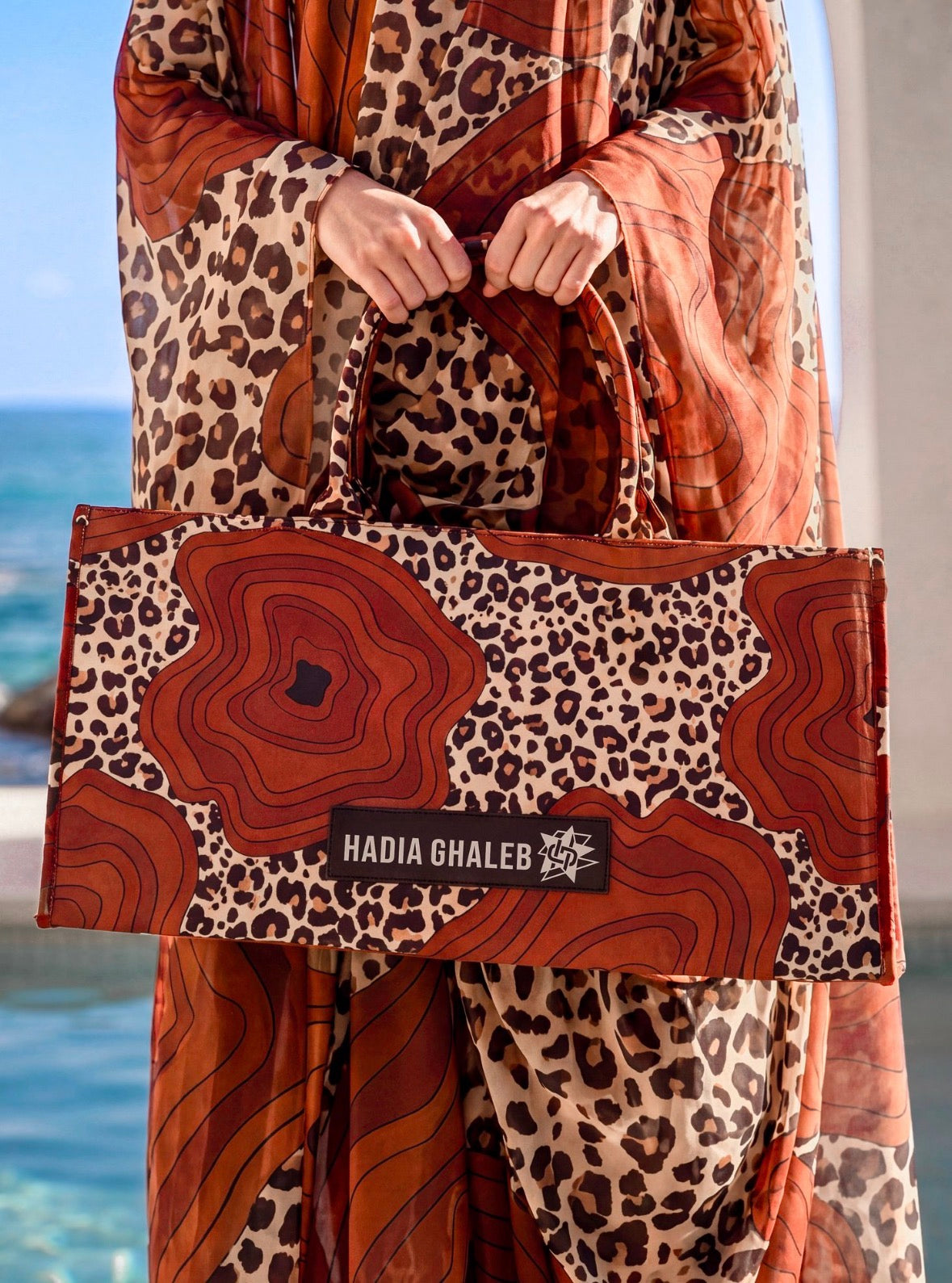 Leo Rouge Mega Tote